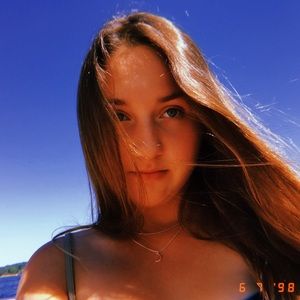 Meet your Posher, Claudia